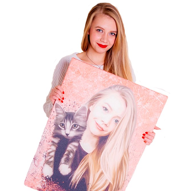 Фотография улыбающейся блондинки, в её руках собственный портрет с котенком на плече